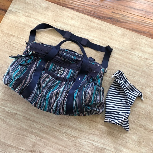 lululemon keep on running duffel
